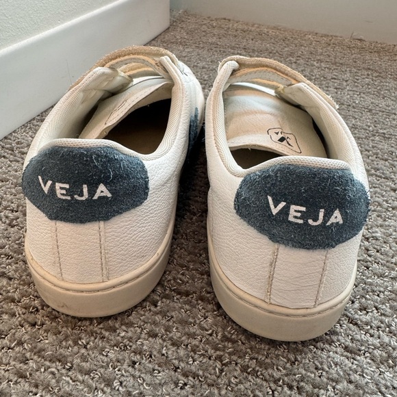 Veja Kids White Sneakers with Navy Accents, Size 4 - Picture 9 of 10